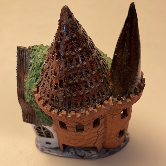 Ceramic castle and a candle holder from Estonia. - Picture 5 of 7